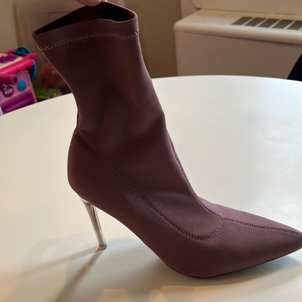 Mauve stretch ankle boot